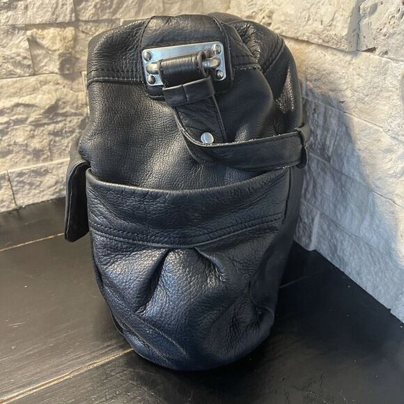 B Makowsky Leather Hobo Shoulder Bag Tote Black Soft Medium Silver Clasp - Picture 4 of 12